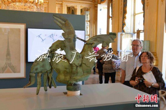 巴黎圣母院大火后學(xué)校宣傳欄幸存頂級(jí)文物展出