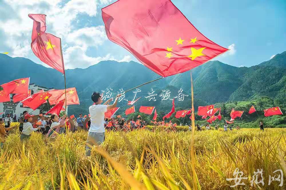 石臺農(nóng)民歡慶“中國學校宣傳欄農(nóng)民豐收節(jié)” （組圖）