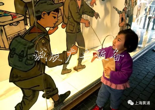 燈箱連環(huán)畫亮相田子廣告燈箱多少錢一個坊！展現(xiàn)上海弄堂年味