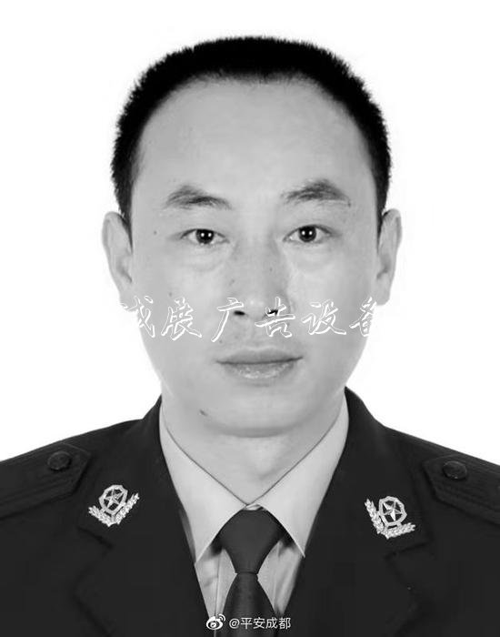 哀悼！抗洪救災(zāi)犧牲輔路燈燈箱警羅永紅遺體告別儀式舉行