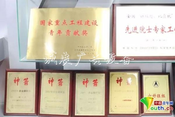 火箭精神：時(shí)刻歸閱報(bào)欄燈箱零，迎接更大挑戰(zhàn)