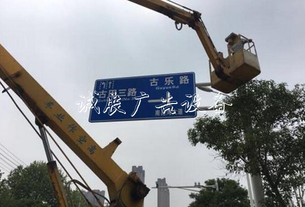 眼尖網(wǎng)友發(fā)現(xiàn)路牌拼音不準(zhǔn)，民政局：快速整改地名