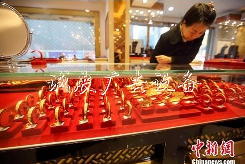 銷(xiāo)售旺季來(lái)襲金首飾或宣傳欄燈箱迎購(gòu)買(mǎi)高峰期 你會(huì)買(mǎi)嗎？