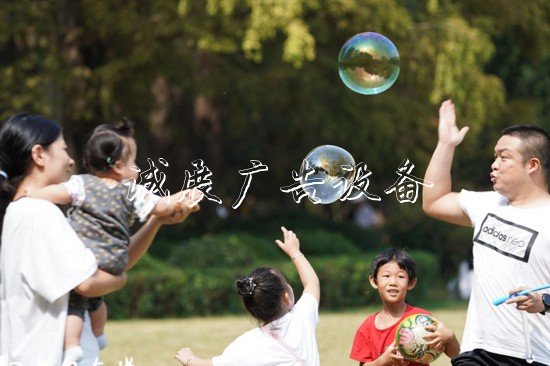 國(guó)慶假期，合肥逍遙垃圾箱津公園游人如織(組圖)