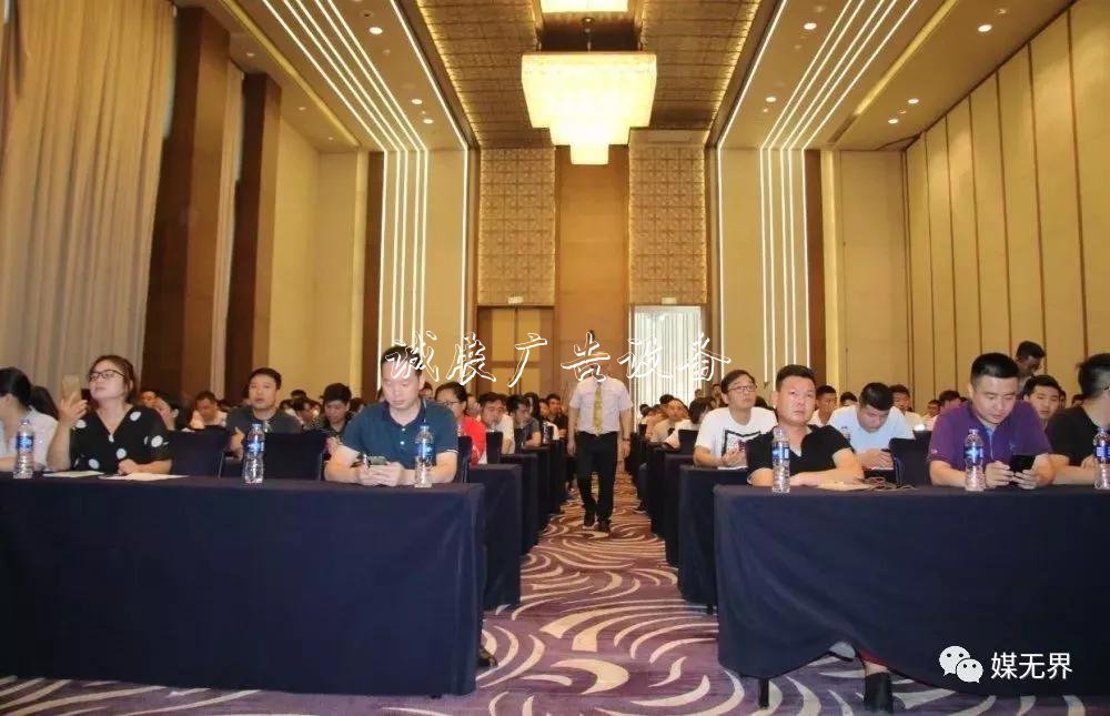 廣告主，請別再浪費(fèi)太陽能垃圾桶廣告費(fèi)！戶外廣告投放的1