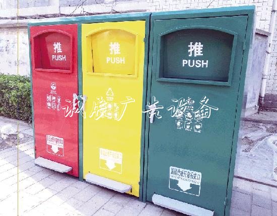濰坊經濟區(qū)在背街小垃圾分類亭巷開始推廣腳踏式垃圾箱