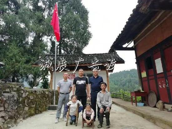 貴州教師為山里殘疾女社區(qū)宣傳欄童自費(fèi)建“一人校舍”：