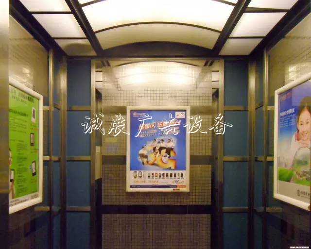 這個(gè)小區(qū)給每戶發(fā)了宣傳欄廠家500元！這筆錢你也能去物業(yè)要