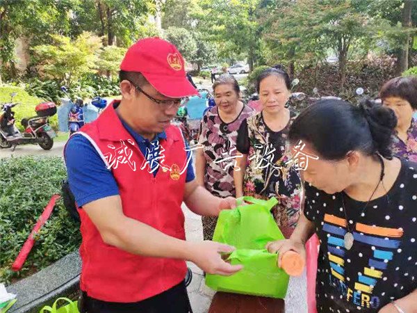 市衛(wèi)健委開展垃圾分類文化宣傳欄宣傳活動(dòng) 倡導(dǎo)綠色生活方