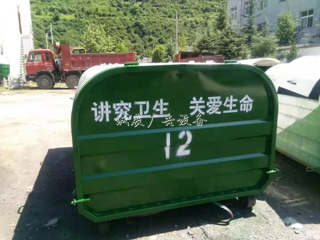 留鳳關(guān)鎮(zhèn)讓垃閱報(bào)欄燈箱圾箱舊貌換新顏