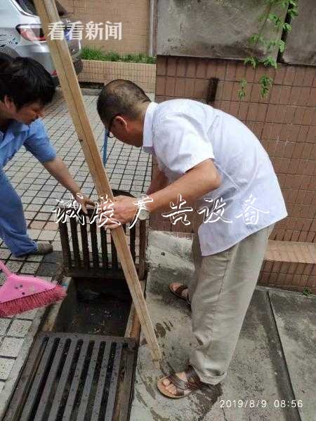 3522a66859965360f1ebb796d6eb3c31.jpg 南京西路街道排查燈戶外滾動燈箱箱道旗90個 高空廣告牌20塊