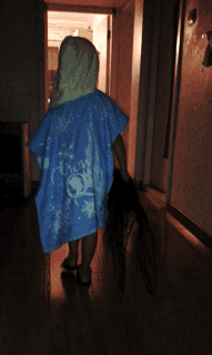 嚇人！這是什么垃圾？打文化宣傳欄開垃圾箱后差點兒魂兒也沒了