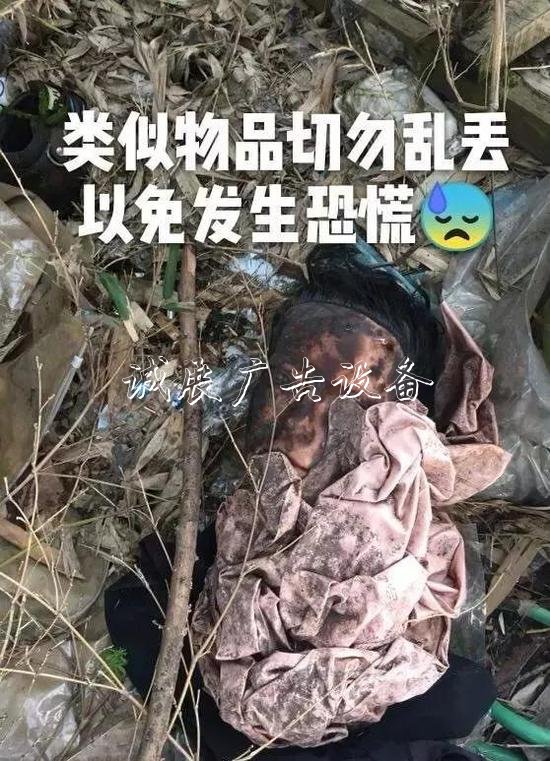 嚇人！這是什么垃圾？打文化宣傳欄開垃圾箱后差點兒魂兒也沒了