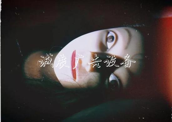 嚇人！這是什么垃圾？打文化宣傳欄開垃圾箱后差點兒魂兒也沒了