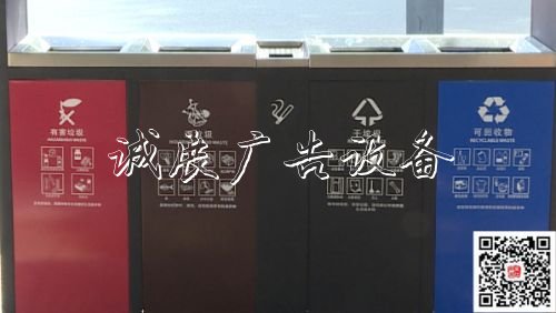 分類垃圾箱現(xiàn)身麗江街廣告燈箱頭，你們開(kāi)始垃圾分類了