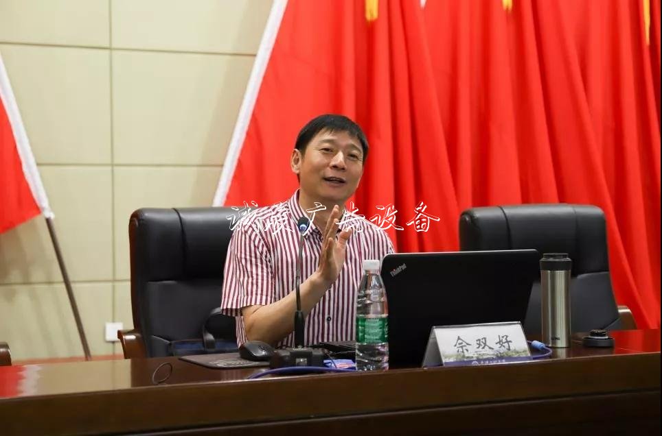 佘雙好：思政課教學(xué)要指路牌燈箱堅(jiān)持價(jià)值性和知識(shí)性相統(tǒng)