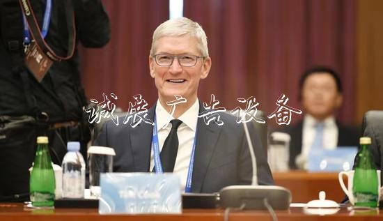 清華經(jīng)管學(xué)院顧問委員會(huì)新任主席、蘋果公司（Apple）首席執(zhí)行官蒂姆·庫克（Tim Cook）主持會(huì)議。
