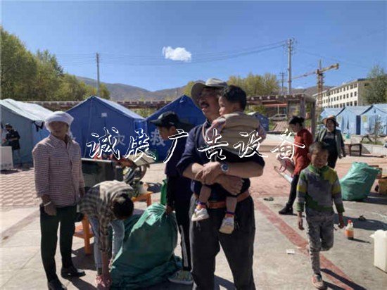 “2019行走黃河”：拉戶外廣告燈箱加鎮(zhèn)，黃河邊上解難題