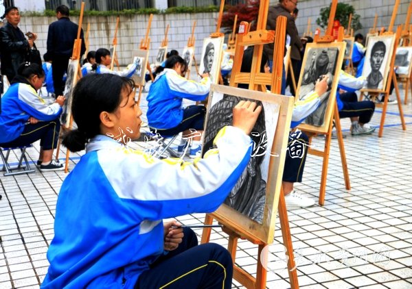 貴州六盤水致力推進未指路牌成年人思想道德建設(shè)暨文