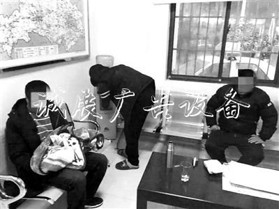 曾販賣4名女嬰獲利約8萬太陽能垃圾桶元一個舊奶瓶讓7人團伙被抓獲