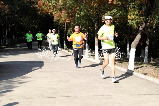 走曹雪芹小道品紅樓夢(mèng)文化宣傳欄燈箱:第二屆紅樓迷馬山地馬拉松舉行