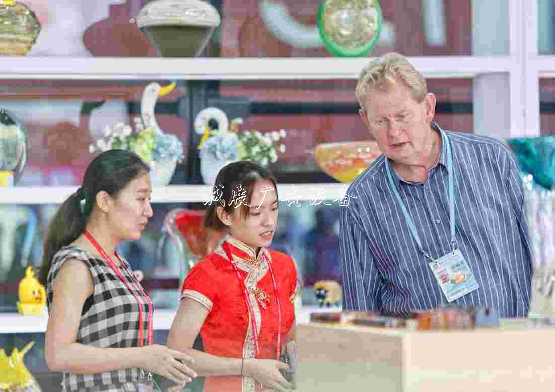 紙杯手套垃圾桶也能成就大事業(yè)！廣交會外貿(mào)企業(yè)如何“小題大作”(2)