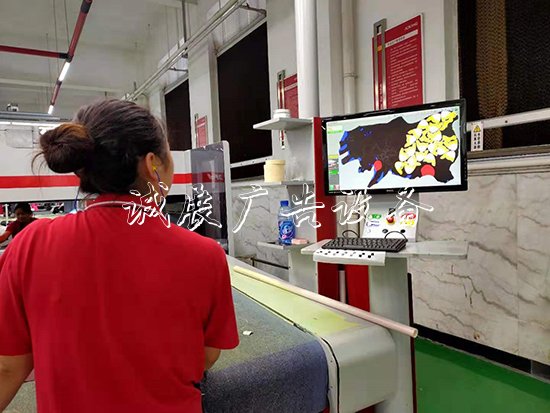 為什么說民營(yíng)企文化宣傳欄業(yè)是“自己人”？