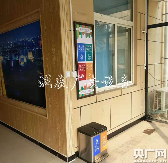 強(qiáng)引領(lǐng)，作示范——鄭州市嵩滾動(dòng)燈箱山路街道機(jī)關(guān)扎實(shí)開展垃圾分類工作