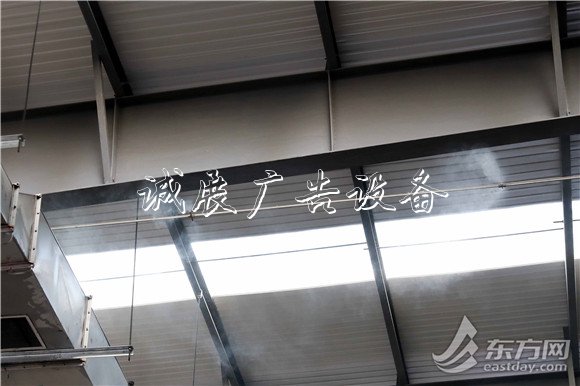 進(jìn)博會(huì)垃圾收運(yùn)從凌晨滾動(dòng)燈箱四點(diǎn)開(kāi)始 卸料平臺(tái)無(wú)異味