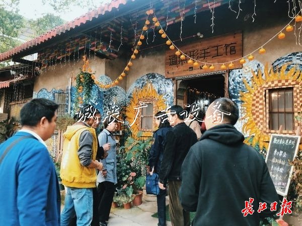 “手機內(nèi)存不夠用了”指路牌，他們用鏡頭點贊東湖文