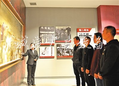 在黨史新中國史中 領(lǐng)戶外滾動燈箱悟共產(chǎn)黨人的初心和使命