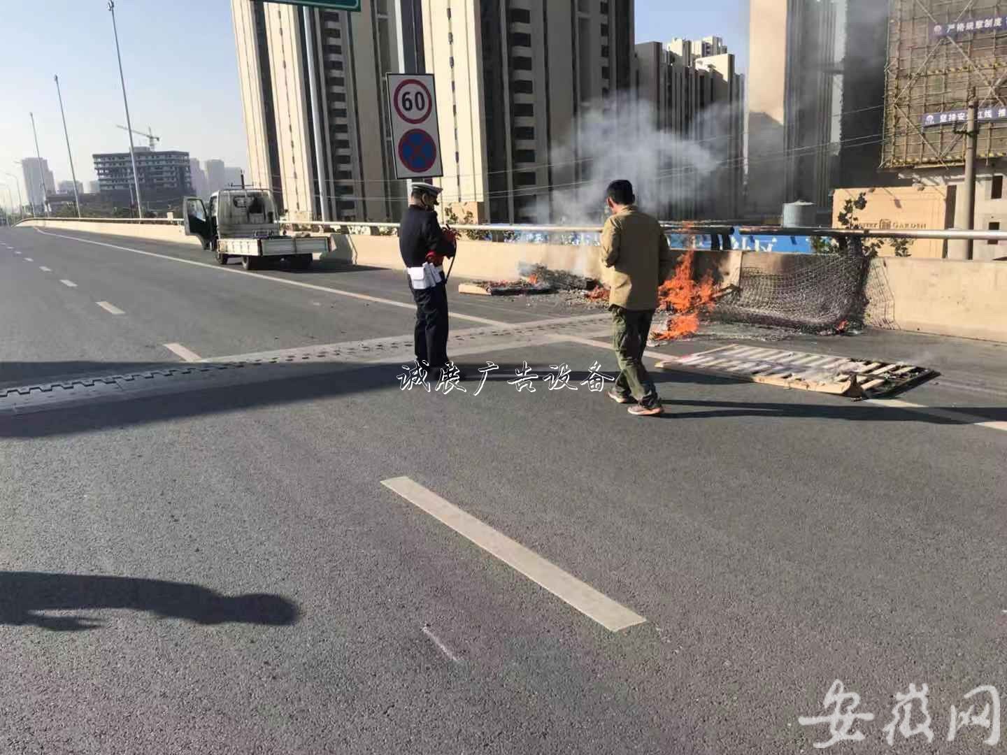 有你的快遞嗎？蕪湖一貨垃圾箱車起火 滿車的包裹化為灰燼