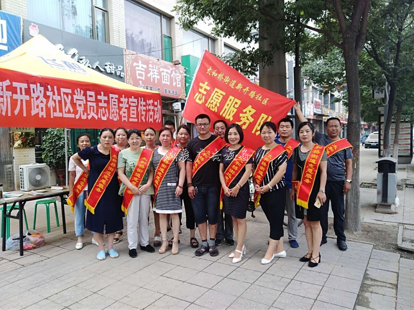 呂梁市新學校宣傳欄開路社區(qū)