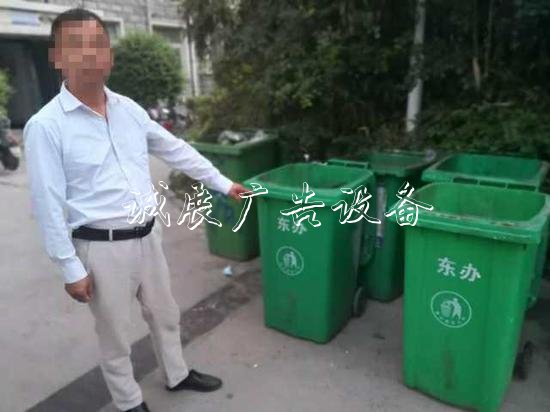 忍住 別笑！鄭州男子伙廣告燈箱多少錢一個同小舅子一連偷了14個垃圾桶