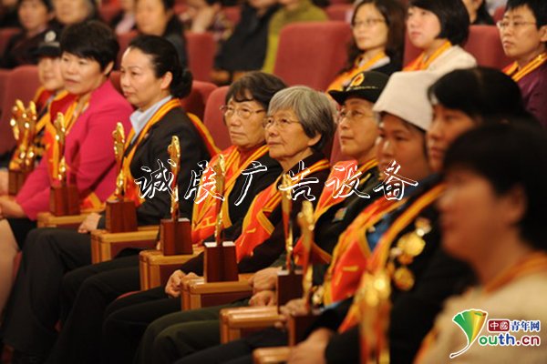 申請(qǐng)截至12月20日！全國(guó)滾動(dòng)式燈箱婦聯(lián)@你參加全國(guó)三八紅旗