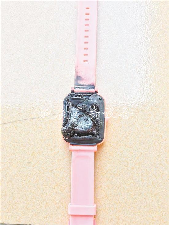 　　圖為自燃的電話手表。