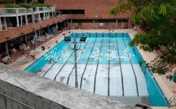 CNN記者走進(jìn)港理大，“滾動(dòng)式燈箱死硬”留守者上午11點(diǎn)半還