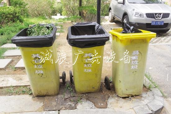 大連垃圾分類進(jìn)入倒計(jì)滾動(dòng)式燈箱時(shí) 智能垃圾箱試點(diǎn)取得成效