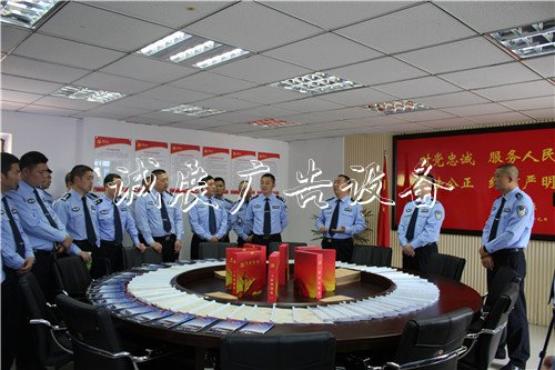 蓬溪縣公安局召開黨建社區(qū)宣傳欄暨“最強(qiáng)支部”創(chuàng)建推進(jìn)會議