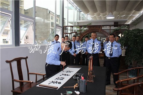 蓬溪縣公安局召開黨建社區(qū)宣傳欄暨“最強(qiáng)支部”創(chuàng)建推進(jìn)會議