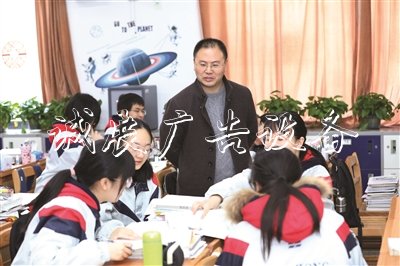 教得活、學(xué)得嗨滾動(dòng)式燈箱 金中“生命課堂”獲贊