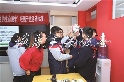 教得活、學(xué)得嗨滾動(dòng)式燈箱 金中“生命課堂”獲贊