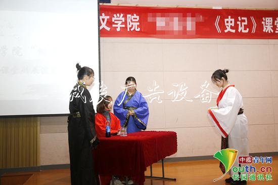 圖為《史記》課堂劇表演現(xiàn)場。受訪者供圖