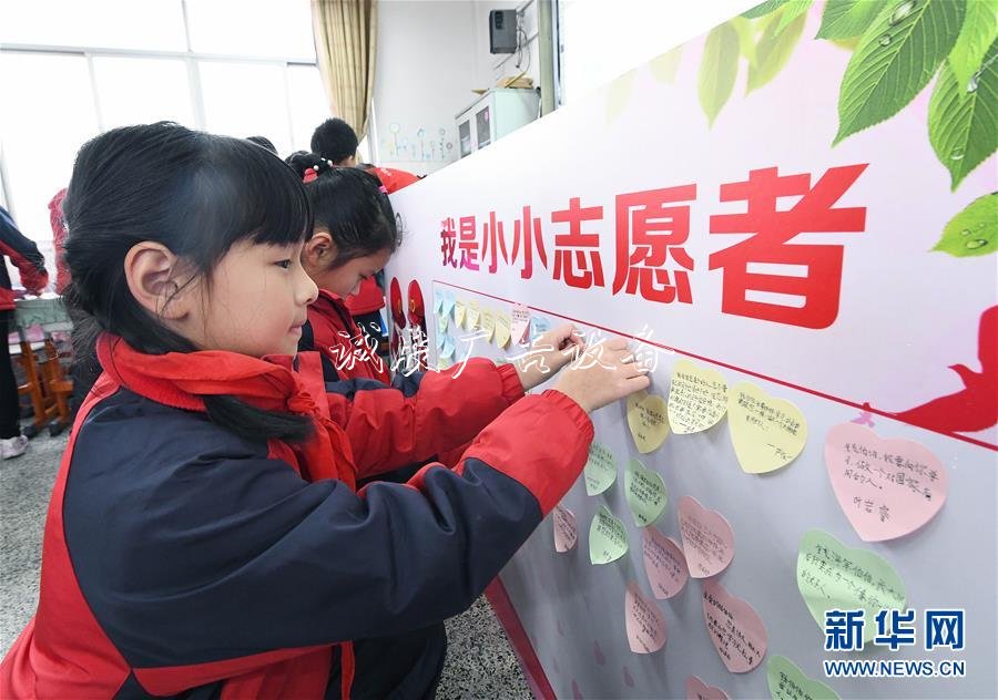 浙江慈溪：汲取榜宣傳欄廠家樣力量 培育時代新人