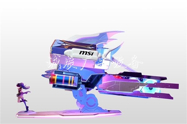 15萬元！微星B站定制指路牌燈箱版主機(jī)：超燃高達(dá)外形