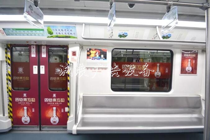 四特酒全方位戶(hù)外廣告滾動(dòng)式燈箱投放，品牌傳播觸達(dá)全國(guó)