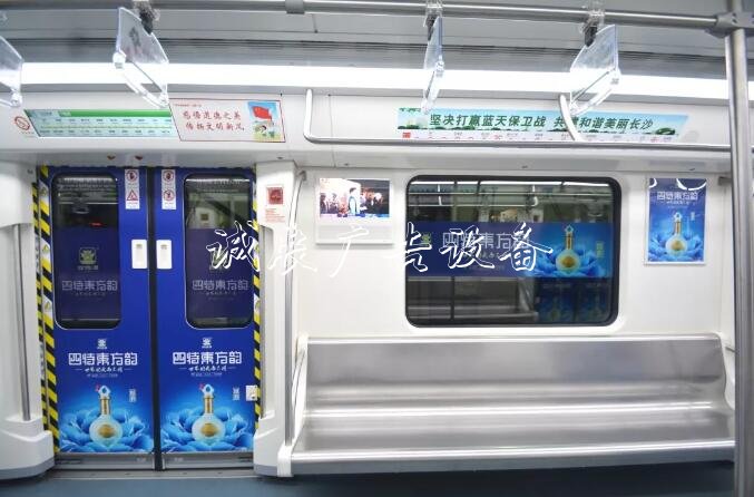 四特酒全方位戶(hù)外廣告滾動(dòng)式燈箱投放，品牌傳播觸達(dá)全國(guó)