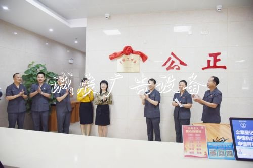 扶綏法院：舉行全國(guó)戶(hù)外廣告燈箱“巾幗文明崗”揭牌儀式