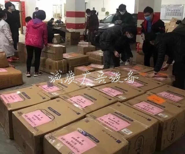 【你有多美】他戶外滾動(dòng)燈箱們在元宵前夕啟程