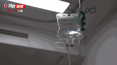 1米8高的路牌突然倒下，她反而迎了上去……